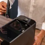 7899831342921-7899831342938-CAFETEIRA-ESPRESSO-AUTOMATICA-WCE19-USO-28