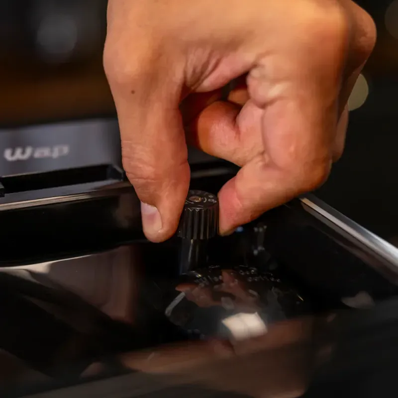 7899831342921-7899831342938-CAFETEIRA-ESPRESSO-AUTOMATICA-WCE19-USO-29