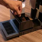 7899831342921-7899831342938-CAFETEIRA-ESPRESSO-AUTOMATICA-WCE19-USO-41