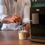 7899831342921-7899831342938-CAFETEIRA-ESPRESSO-AUTOMATICA-WCE19-USO-45